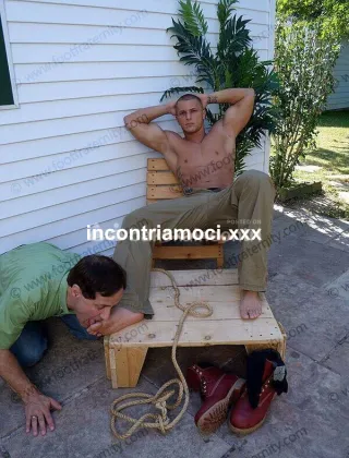 19 - Annusapiedi Escort Napoli - 3381929225