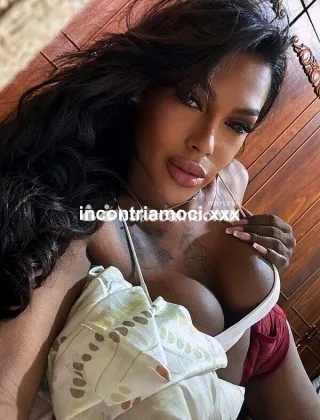 3701646086 - Jayane 25 Trans Lucca